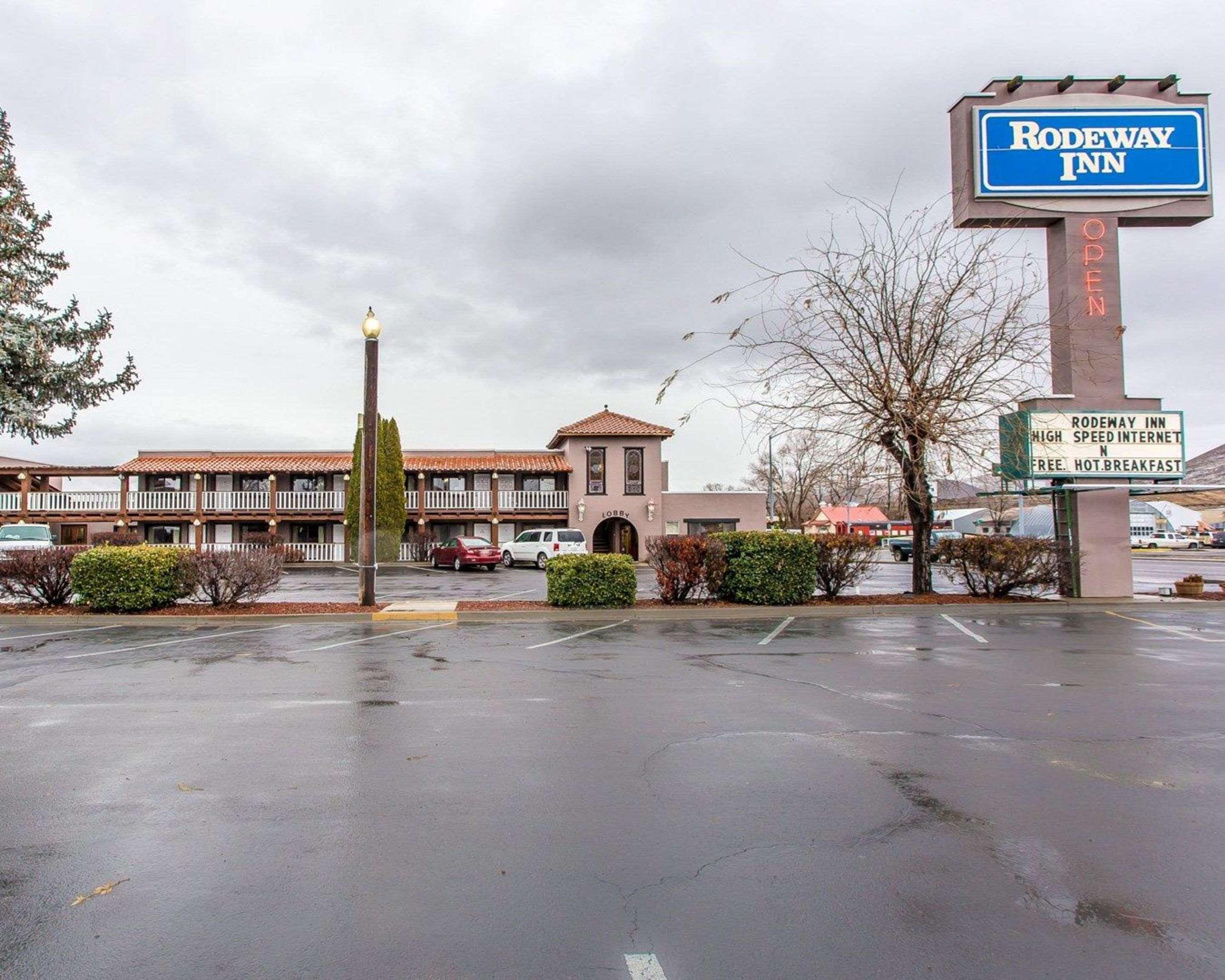 Rodeway Inn Baker City Exterior photo